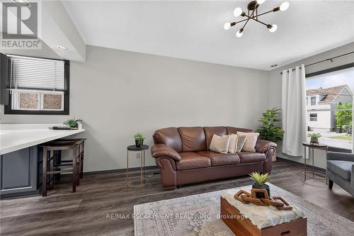184 London Street N, Hamilton, ON - Indoor Photo Showing Living Room