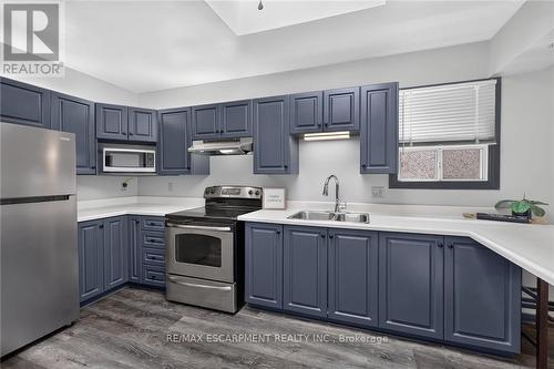 184 London Street N, Hamilton, ON - Indoor Photo Showing Kitchen With Double Sink
