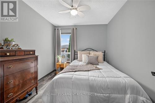 184 London Street N, Hamilton, ON - Indoor Photo Showing Bedroom