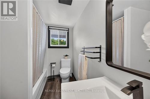 184 London Street N, Hamilton, ON - Indoor Photo Showing Bathroom