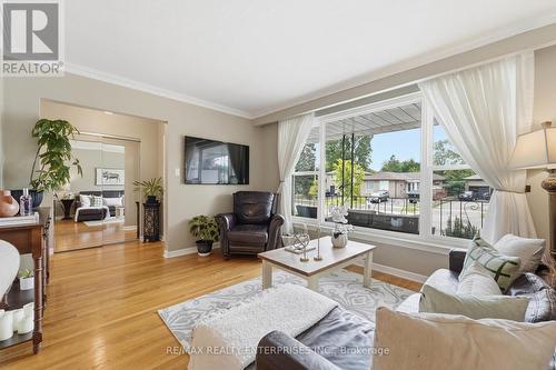 Crown Moulding, Open To Dining Room - 2589 Lundigan Drive, Mississauga, ON 