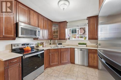 Updated Kitchen, Stainless Steel Appliances - 2589 Lundigan Drive, Mississauga, ON 
