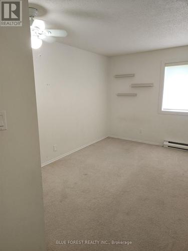 210 - 727 Deveron Crescent, London South (South T), ON 