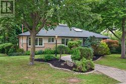53 SUMNER HEIGHTS DRIVE  Toronto, ON M2K 1Y5