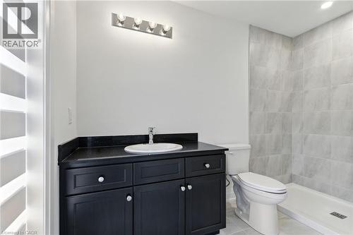 4 Clear Valley Lane, Mount Hope, ON - Indoor Photo Showing Bathroom