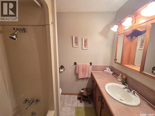 15 Adelaide Street, Manor, SK 