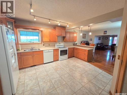 15 Adelaide Street, Manor, SK 