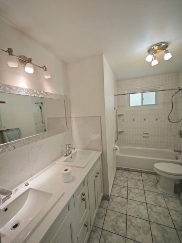 Salle de bains - 45 Rue De L'Orchidée, La Prairie, QC - Indoor Photo Showing Bathroom