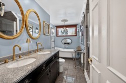 Salle de bains attenante à la CCP - 