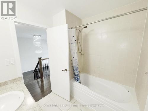 4pc Main Bathroom - 16 Pagebrook Crescent, Hamilton, ON 
