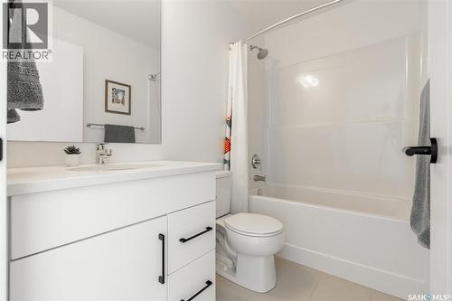 180 Rosewood Boulevard E, Saskatoon, SK 