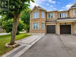 11 MARCAY STREET  Ottawa, ON K2G 6X3