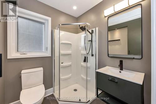 3-pc bathroom on main level - 4 Queen Mary Street, Ottawa, ON 