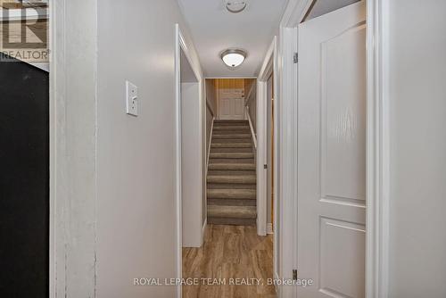 Staircase to lower level - 4 Queen Mary Street, Ottawa, ON 