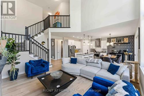 730 Kirkham Crescent, Ottawa, ON 