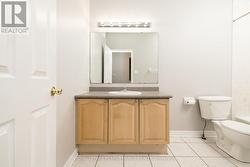 Main floor fulll bathroom - 