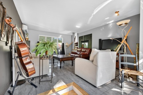 Living Room - 208 Rue Des Cerfs, Farnham, QC 