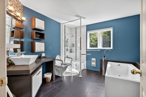 Bathroom - 208 Rue Des Cerfs, Farnham, QC 