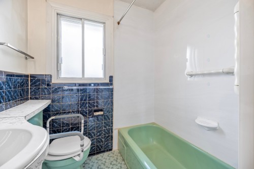 Salle de bains - 355 Rue Eugène, Laval (Fabreville), QC 