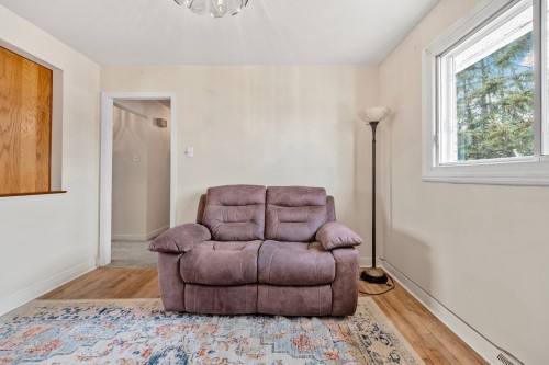 Salon - 355 Rue Eugène, Laval (Fabreville), QC 