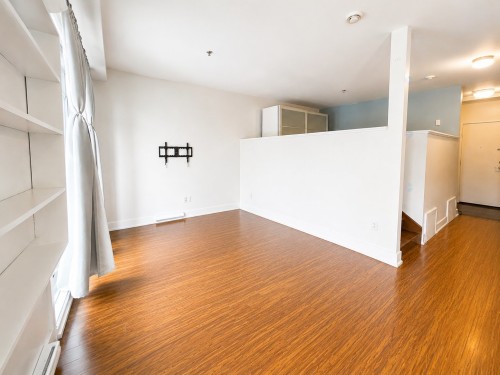 Salon - 304-110 Av. Du Golf, La Prairie, QC 