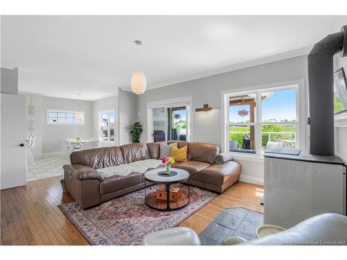 662 Hillcrest Dr, Fredericton, NB 