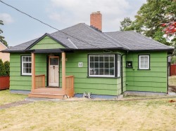 1501 Oakland Ave  Victoria, BC V8T 2L1
