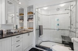 Salle de bains attenante à la CCP - 