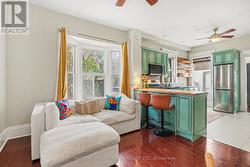 560 INDIAN GROVE  Toronto, ON M6P 2J4