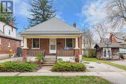 9 STULL AVENUE  Guelph (Exhibition Park), ON N1H 1N2