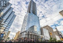 5303 - 488 UNIVERSITY AVENUE  Toronto, ON M5G 0C1