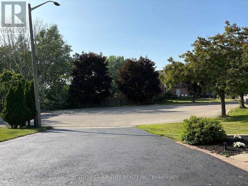 298 Fredericksburg Court, Mississauga, ON 