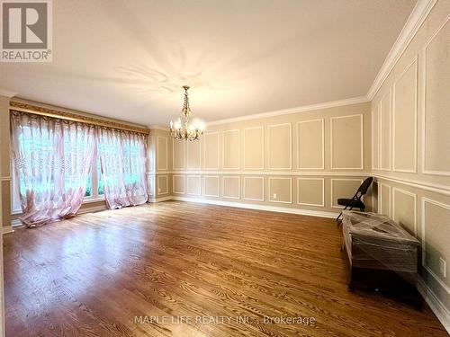 52 PRINCE EDWARD BOULEVARD , Markham, Ontario L3T 7E9 4