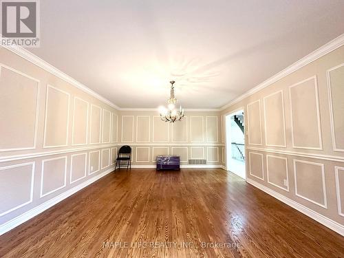 52 PRINCE EDWARD BOULEVARD , Markham, Ontario L3T 7E9 5