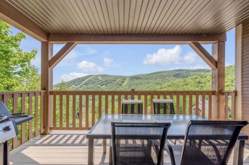 Patio - 17 Ch. Blanc, Stoneham-Et-Tewkesbury, QC - Outdoor With Deck Patio Veranda With Exterior