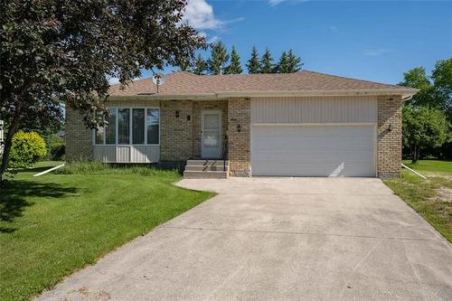 8 Poplar Bay, Stonewall, MB 