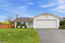 702 Forsyth Ave  Parksville, BC V9P 1E7