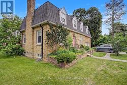 77 AVONDALE AVENUE  Toronto, ON M2N 2V1