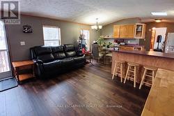 Spacious Living Room - 