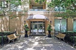 140 BATHURST Street Unit# 207  Toronto, ON M5V 3N8