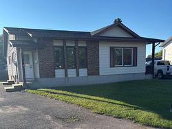 112 Conestoga Street Thunder Bay, ON P7C 5S4