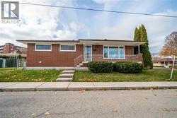 4 STARLIGHT Court Unit# Upper  Hamilton, ON L8K 4C8