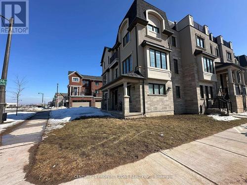 1216 Wheat Boom Drive, Oakville, ON 
