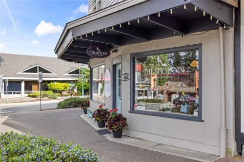 102 Second Ave West, Qualicum Beach, BC 