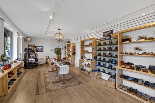 102 Second Ave West, Qualicum Beach, BC 