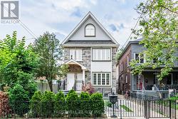 142 BORDEN STREET  Toronto, ON M5S 2N3