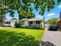 8 MUNRO STREET Thorold, ON L2V 2V8