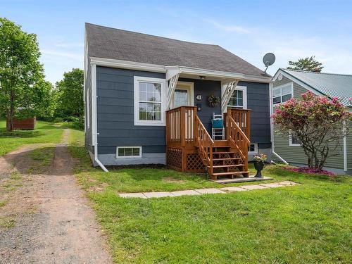 43 Highland Drive  New Glasgow, NS B2H 4C3