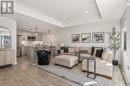 369 Olivenite Private, Ottawa, ON - Indoor Photo Showing Living Room