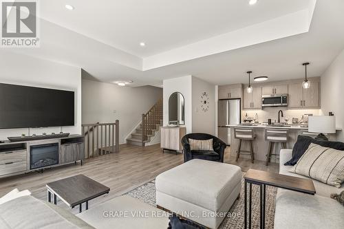 369 Olivenite Private, Ottawa, ON - Indoor Photo Showing Living Room